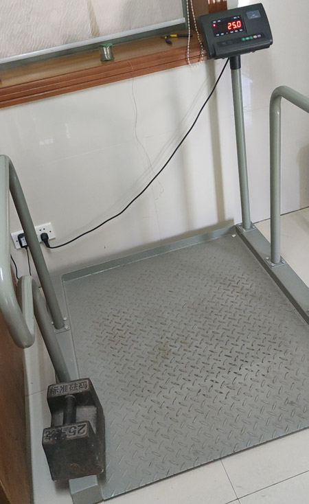4月1日出售2臺T605輪椅秤(雙扶手,碳鋼)給河南譽美腎病醫院(圖1) 輪椅秤